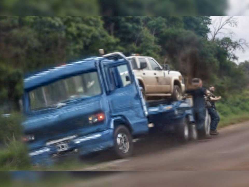 tragedia:-chofer-sufrio-un-paro-cardiaco-mientras-manejaba-una-grua-en-plena-ruta