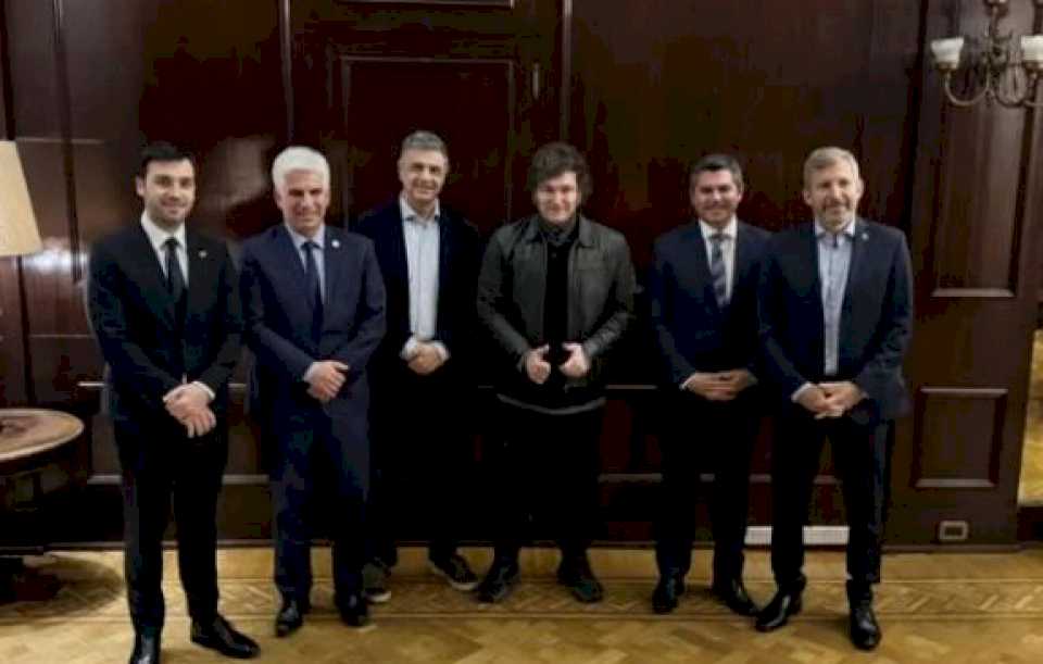 Milei se reunió con gobernadores del PRO buscando apoyos para el Presupuesto 2025