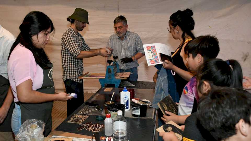 La técnica usada para imprimir en masa los primeros libros se puede aprender en la 14ª Feria Provincial del Libro