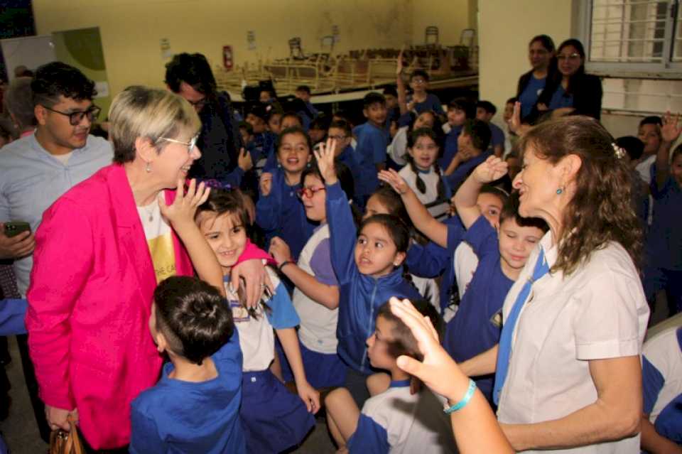 La ministra Naidenoff lanzó Ateneos Didácticos para la formación docente en alfabetización