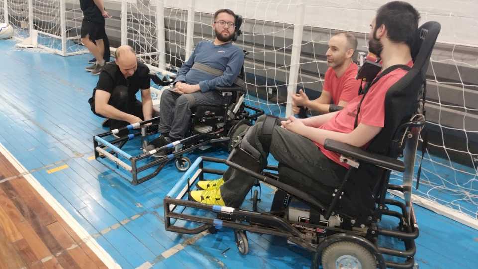 entrenamiento-de-los-«titanes»-del-powerchair-football