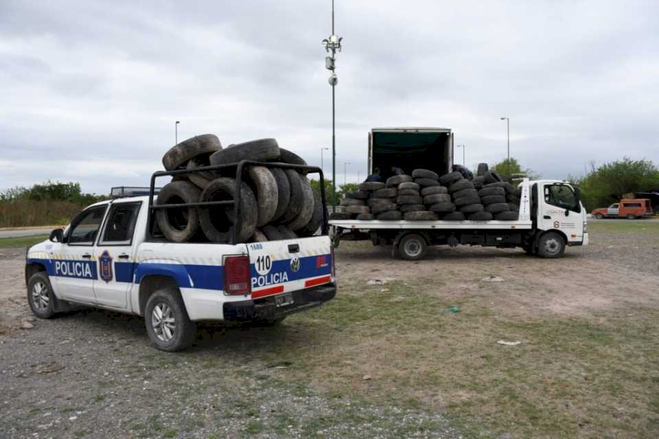 retiraron-1.770-neumaticos-en-desuso-del-predio-de-la-division-rural-de-la-policia