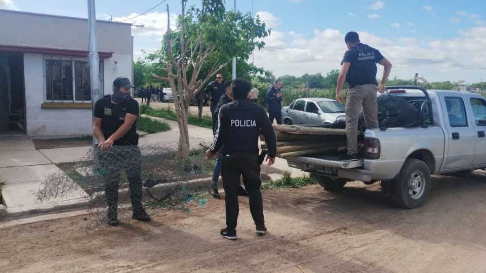 policias-realizaron-allanamientos-en-lujan-por-la-ola-de-robos-en-fincas-y-bodegas