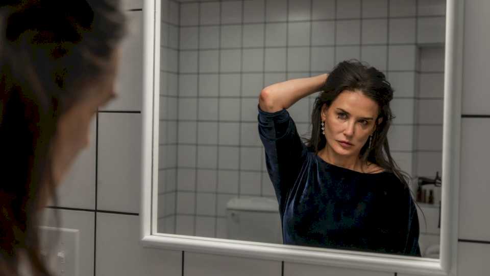 demi-moore-brilla-en-«la-sustancia»:-estreno-exclusivo-en-el-mundo-del-streaming