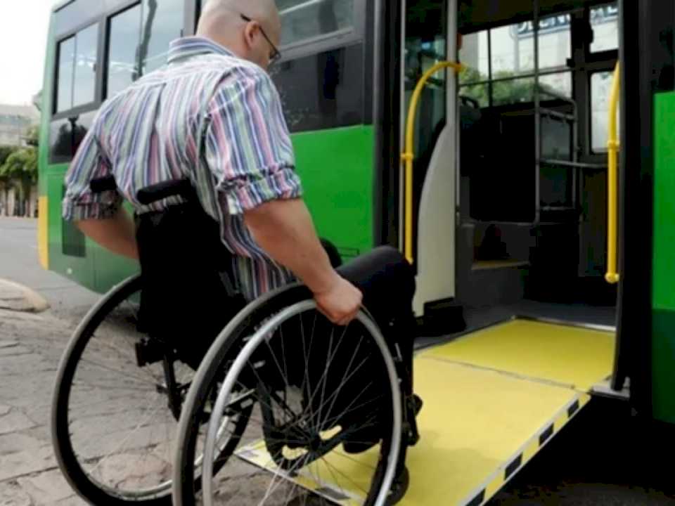 Transporte de larga distancia: con una cautelar buscan garantizar el acceso gratuito a personas con discapacidad