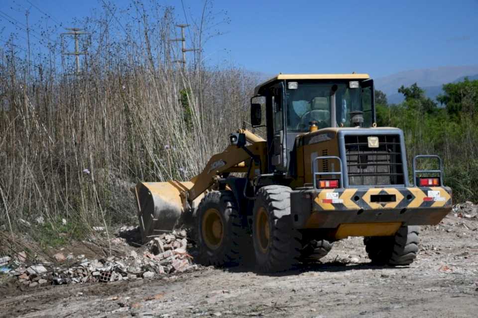 el-municipio-retira-un-basural-de-grandes-dimensiones