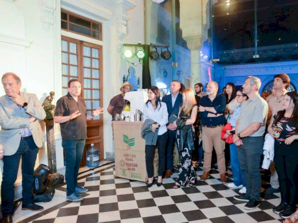 A puro tango y tragos, Buenos Aires mostró su oferta turística en Rosario en el Museo Estévez