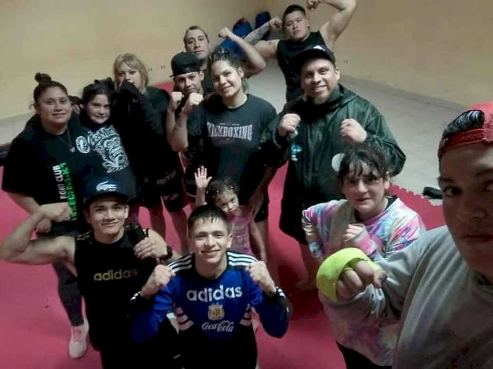 Tres kickboxers comodorenses se presentarán en el Depredadores Fight Night en Río Gallegos