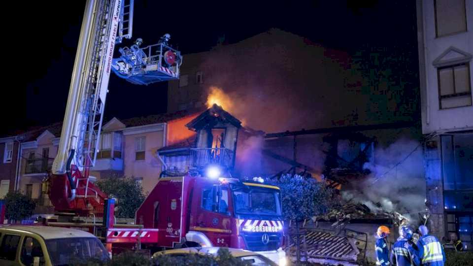 las-imagenes-del-derrumbe-de-un-edificio-en-santander