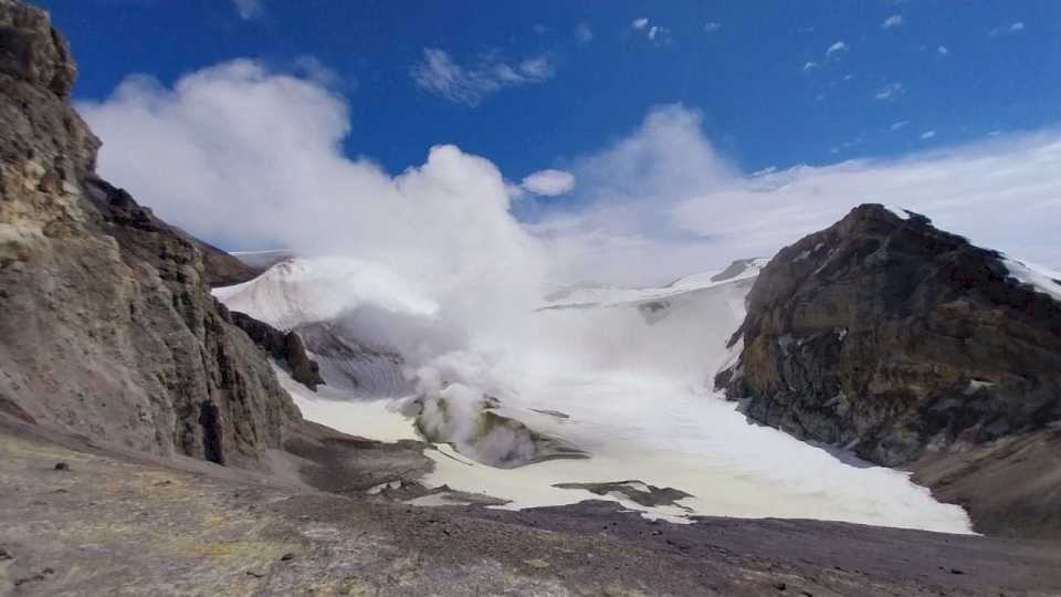 el-servicio-chileno-elevo-el-nivel-de-alerta-del-volcan-copahue-pero-el-organismo-argentino-lo-desestimo