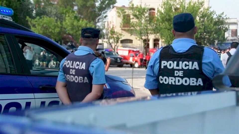 escandalo-en-la-policia-de-cordoba:-acusan-a-un-sargento-por-robar-en-la-casa-de-un-fallecido