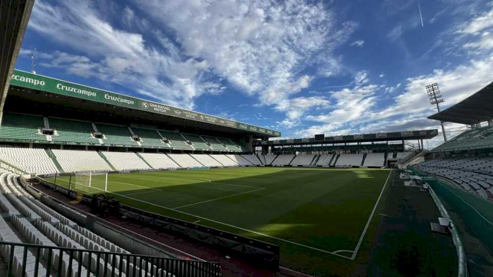 sigue-en-directo-el-cordoba-cf-eldense