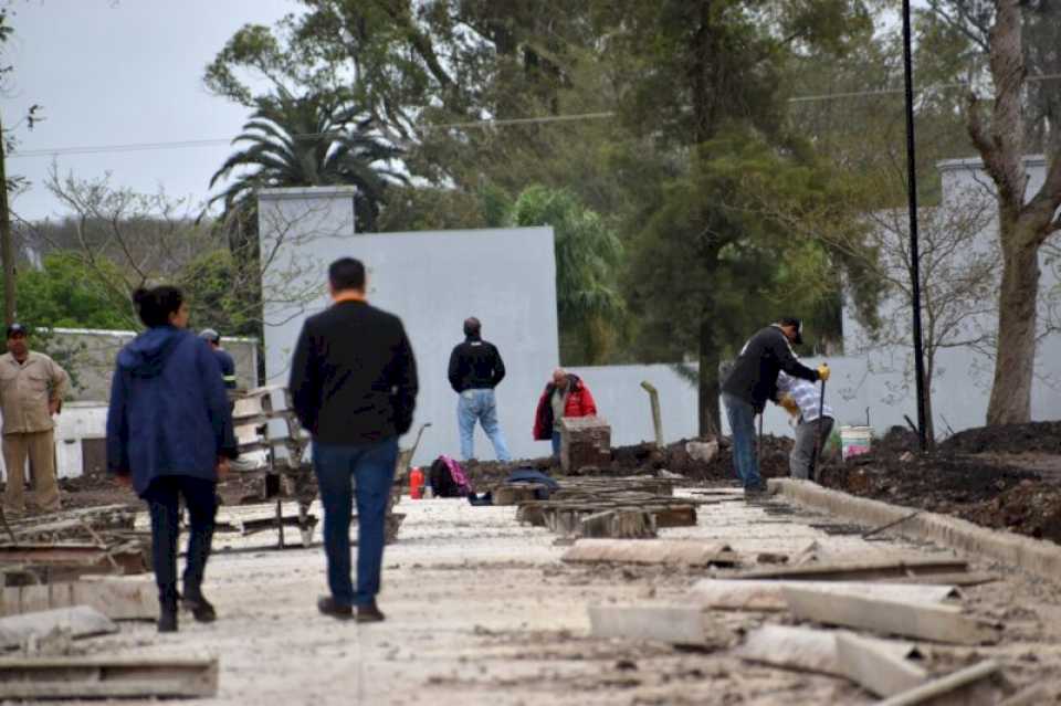 Avanzan los trabajos de pavimentación e iluminación de calles del parque Mitre y el Centro Oncológico