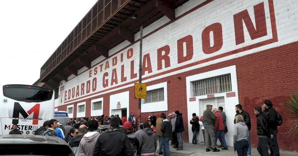 amenaza-de-bomba-en-los-andes:-encontraron-una-granada-en-las-oficinas-del-club,-minutos-antes-del-partido-ante-laferrere