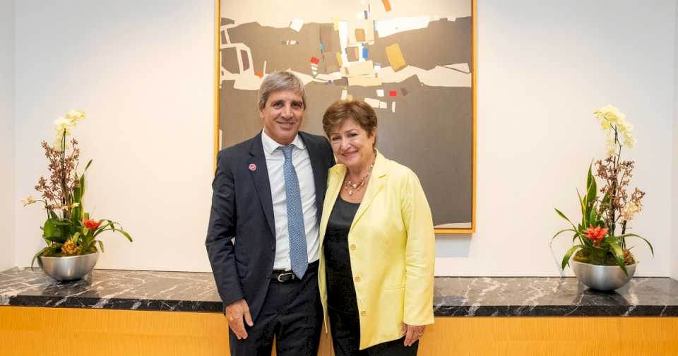 la-gira-de-luis-caputo-a-eeuu.:-una-reunion-con-kristalina-georgieva-y-cautela-entre-el-staff-del-fmi