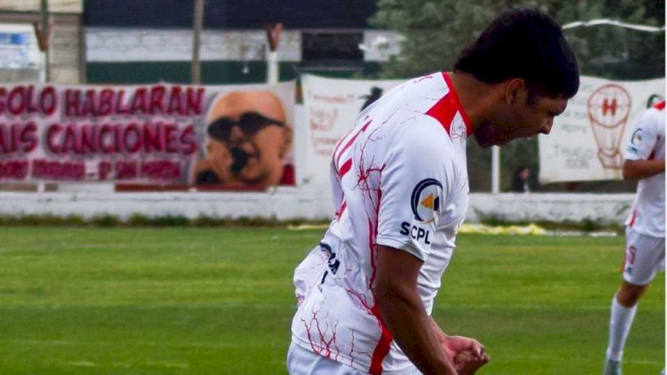 Huracán logró su cuarto éxito  seguido y continúa como líder