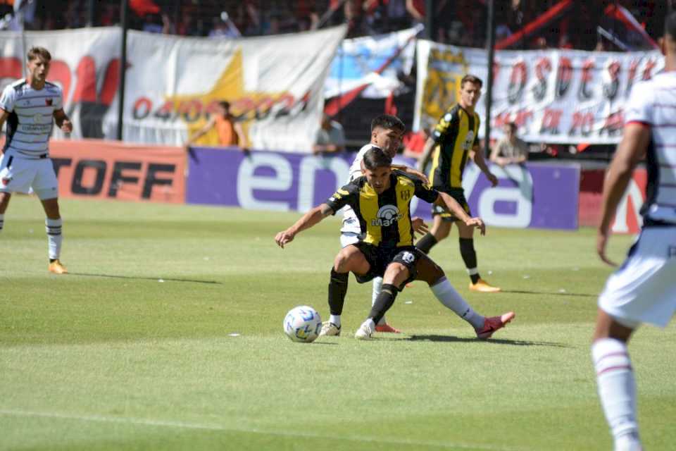 Deportivo Madryn empató con Colón y jugará el Reducido