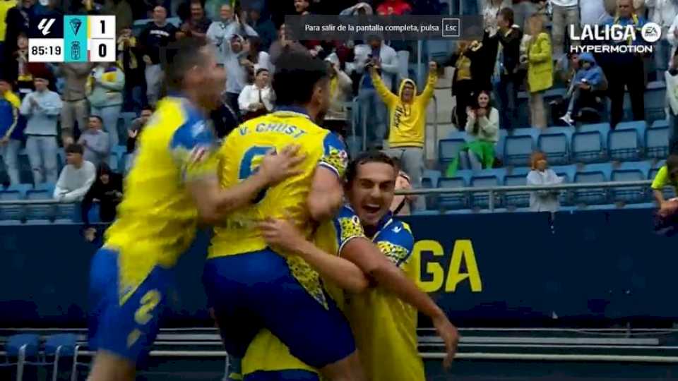 el-2-0-del-cadiz-cf-en-el-cadiz-c.f-2-0-real-oviedo-de-la-jornada-12-de-laliga-hypermotion