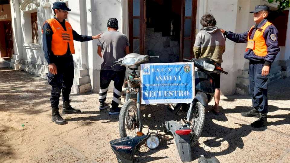 Detienen a dos hombres en Añatuya por el robo y la venta de motos