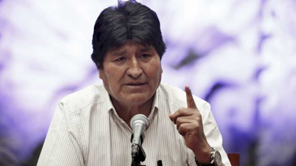 intento-de-magnicidio:-evo-morales-denuncio-que-tirotearon-su-auto-e-hirieron-a-su-chofer