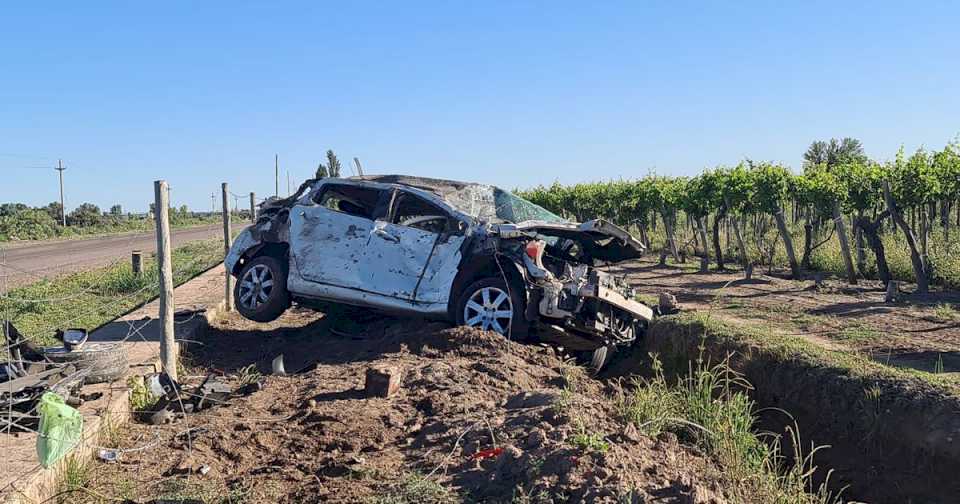 san-martin:-manejaba-de-forma-imprudente,-perdio-el-dominio-de-su-auto-y-volco