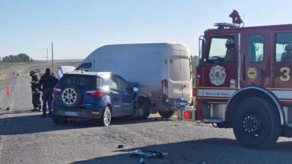 Choque en cadena en un peligroso cruce de Neuquén: un herido grave fue trasladado al hospital