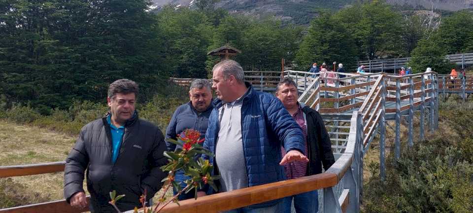 comienza-la-restauracion-de-las-pasarelas-del-glaciar-perito-moreno