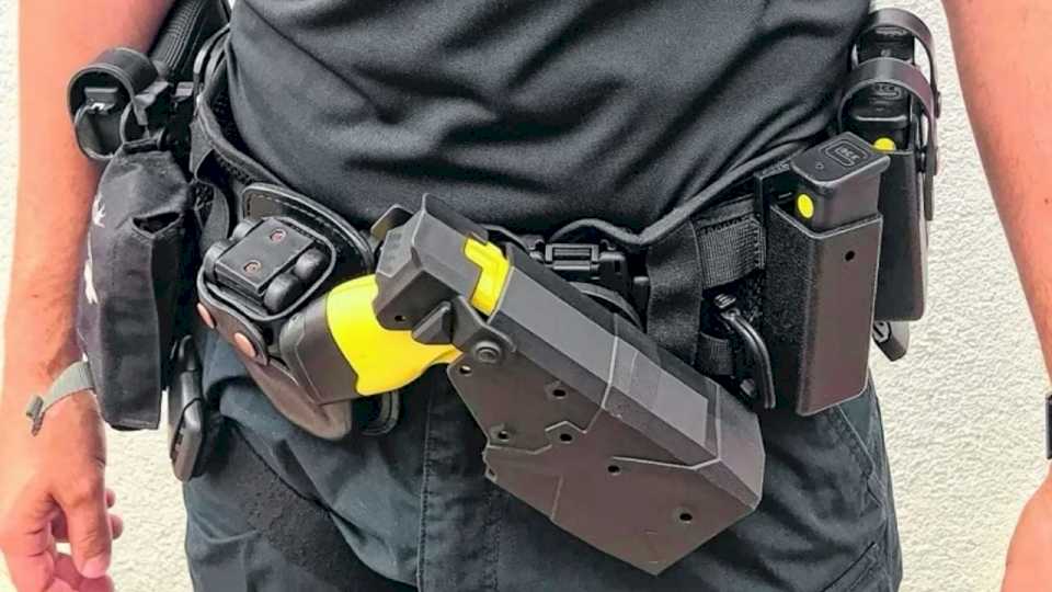 Blanco advirtió sobre el uso de las pistolas Taser en Neuquén y dijo que son una picana portátil