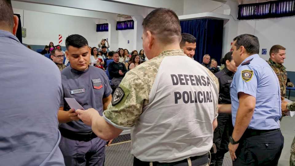 misiones-cuenta-con-70-nuevos-instructores-y-monitores-de-defensa-policial