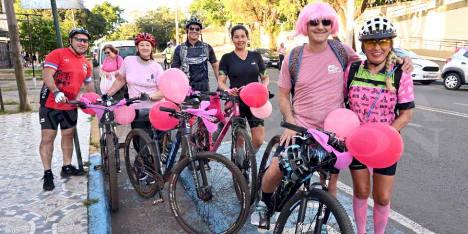 LALCEC Posadas cerró el mes rosa con una caravana