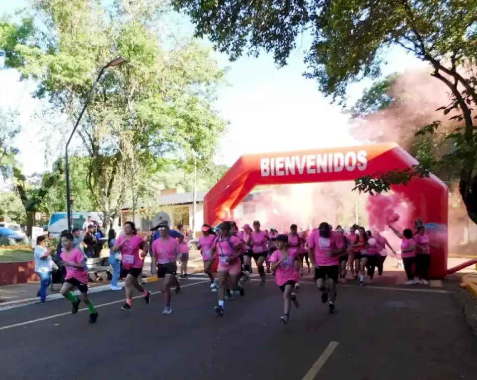 Con una maratón se cerró el Mes Rosa en Puerto Esperanza