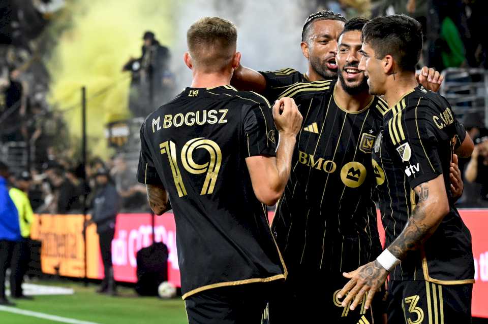 con-goles-de-bouanga-y-olivera-lafc-abre-los-playoffs-de-la-mls-con-triunfo-de-2-1-ante-whitecaps