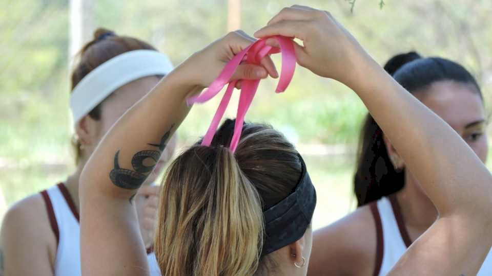 Campaña contra el cáncer de mama en el hockey de Jujuy