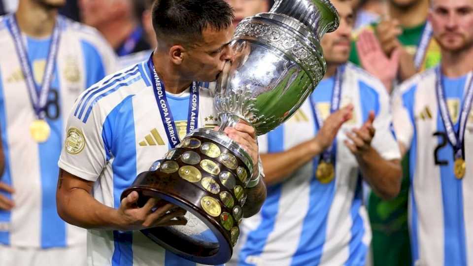 Se entrega el Balón de Oro 2024 y Lautaro Martínez es el candidato argentino mejor posicionado