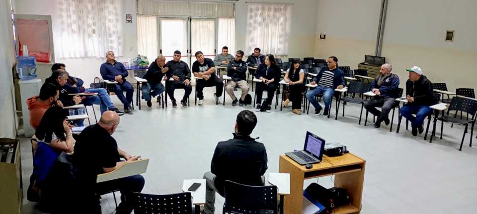 en-puerto-deseado-se-reunieron-para-tratar-la-modificacion-de-la-ley-de-pesca