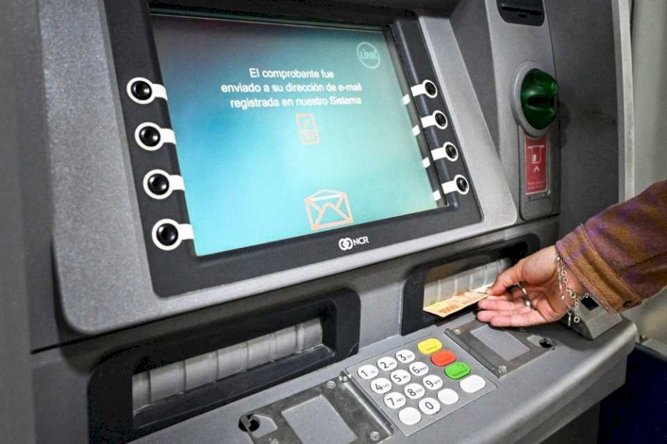 El jueves 31, los empleados públicos cobrarán sus sueldos con un 5% de aumento