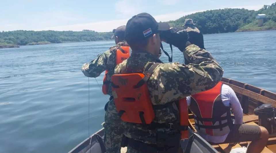 intensa-busqueda-de-un-“pasero”-de-16-anos-que-desaparecio-en-las-aguas-del-rio-parana