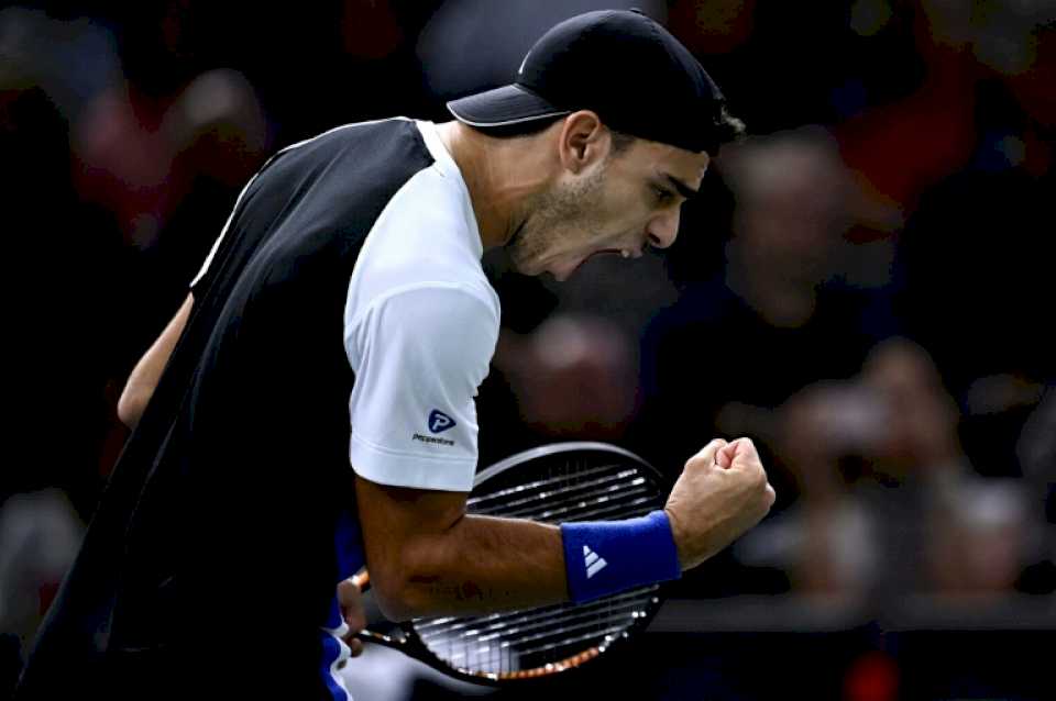 Francisco Cerúndolo y Tomás Etcheverry avanzaron a la segunda ronda del Masters 1000 de París