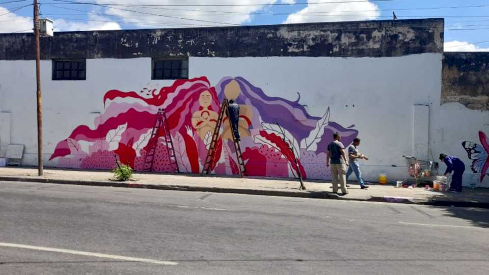 Pintaron un mural de concientización sobre el cáncer de mama