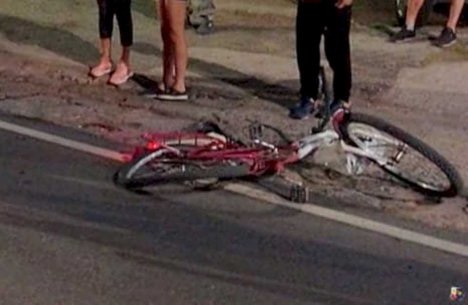 juana-koslay:-3-personas-fueron-hospitalizadas-tras-un-accidente-entre-una-moto-y-una-bicicleta