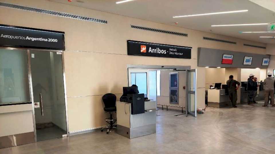 Paro del miércoles: Aerolíneas Argentinas advierte por modificaciones en sus horarios