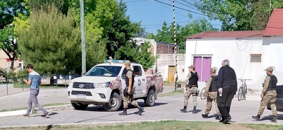 Por una denuncia de estafa, allanaron el hospital de Acha