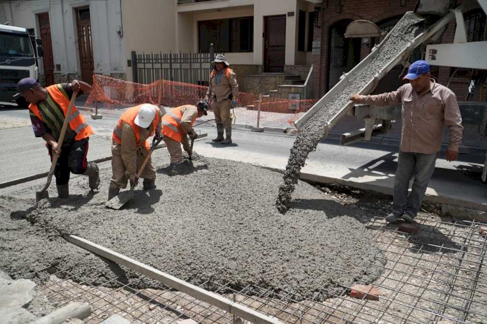 Colocaron nuevo hormigón en la calle Luis Burela al 100