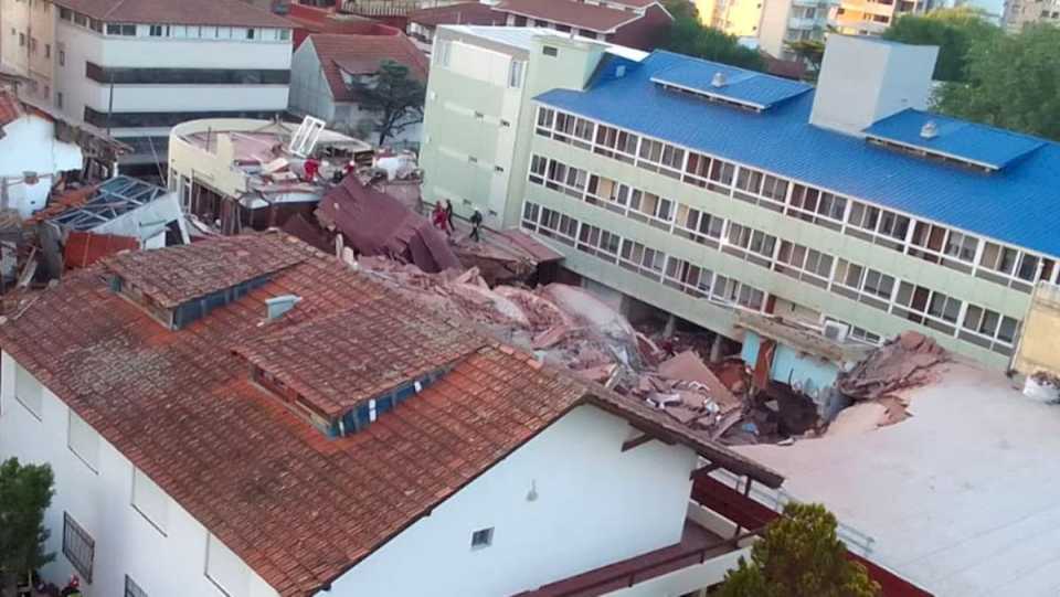 La Justicia investiga el derrumbe en el hotel de Villa Gesell: varios albañiles fueron demorados por la Policía