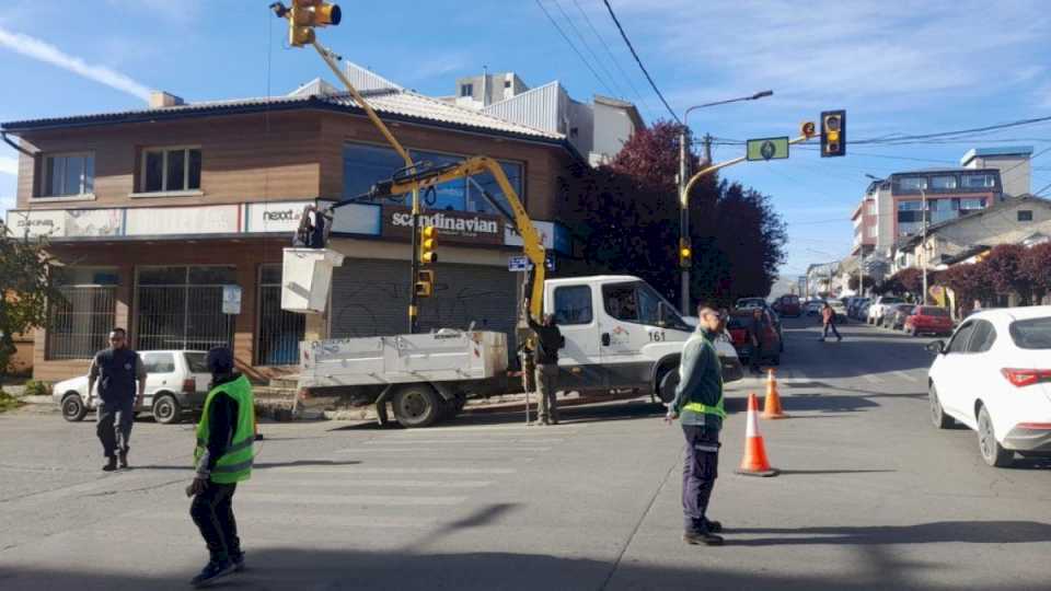 reparan-los-semaforos-de-onelli-y-gallardo