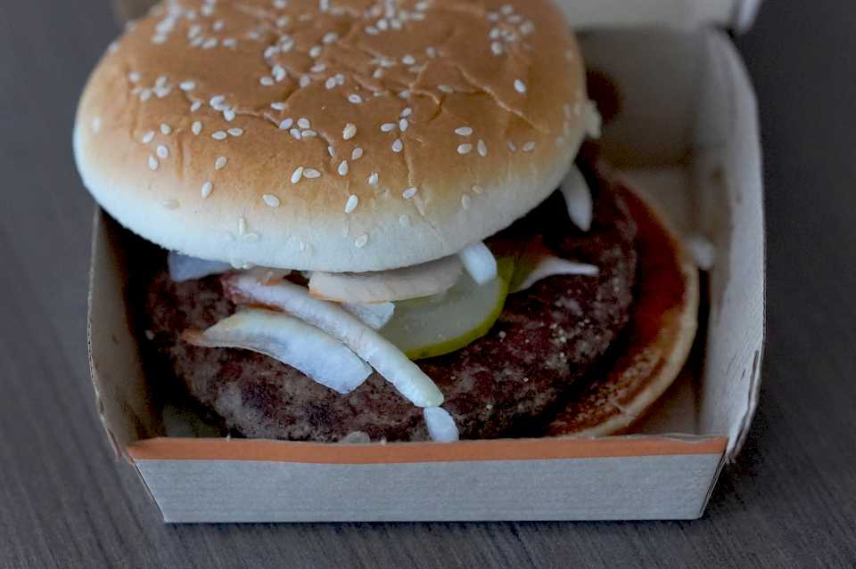 joven-contrae-insuficiencia-renal-tras-comer-hamburguesa-de-mcdonald’s