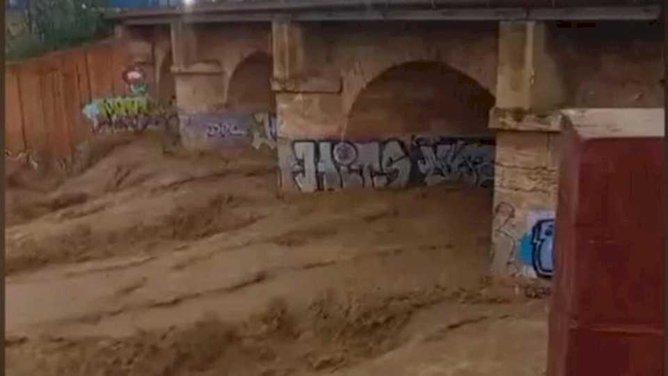 temporal-en-valencia-|-la-rambla-del-poyo,-al-limite,-y-las-calles-de-massanassa-completamente-anegadas