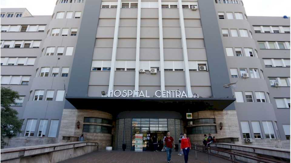 El jugador de futsal de la Lepra sigue internado en terapia intensiva del Hospital Central