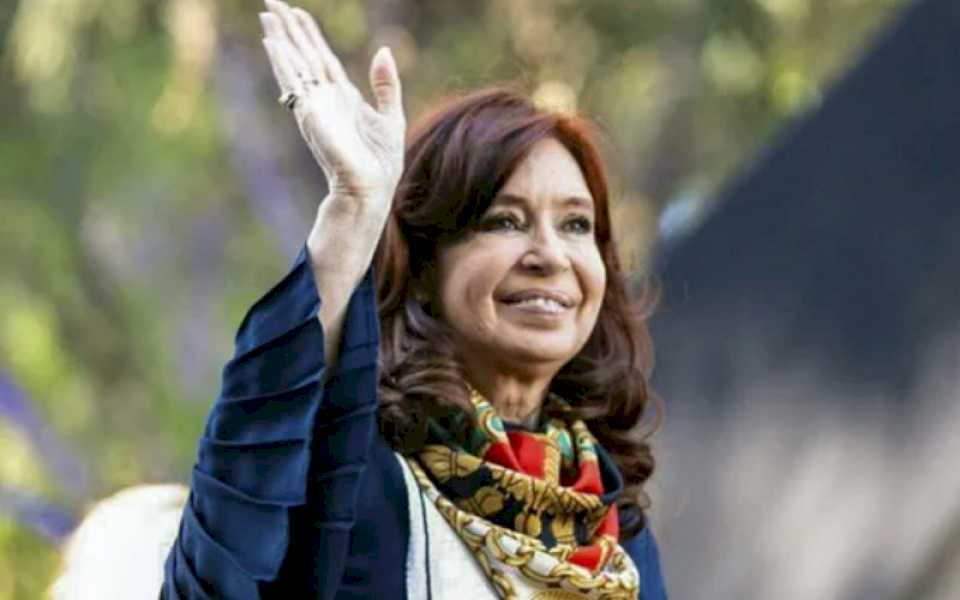 el-posteo-de-cristina-kirchner-a-15-anos-de-la-auh:-«milei-tuvo-que-duplicarla»