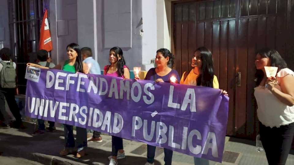 Se realizó la marcha de antorchas en Jujuy en «defensa de la universidad»